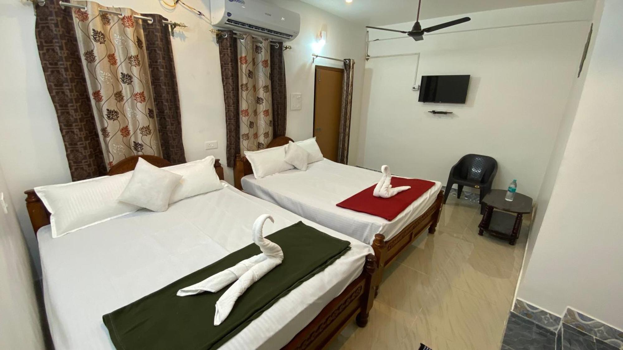 Kavieya Residency Hotel Pūrnānkuppam Bagian luar foto