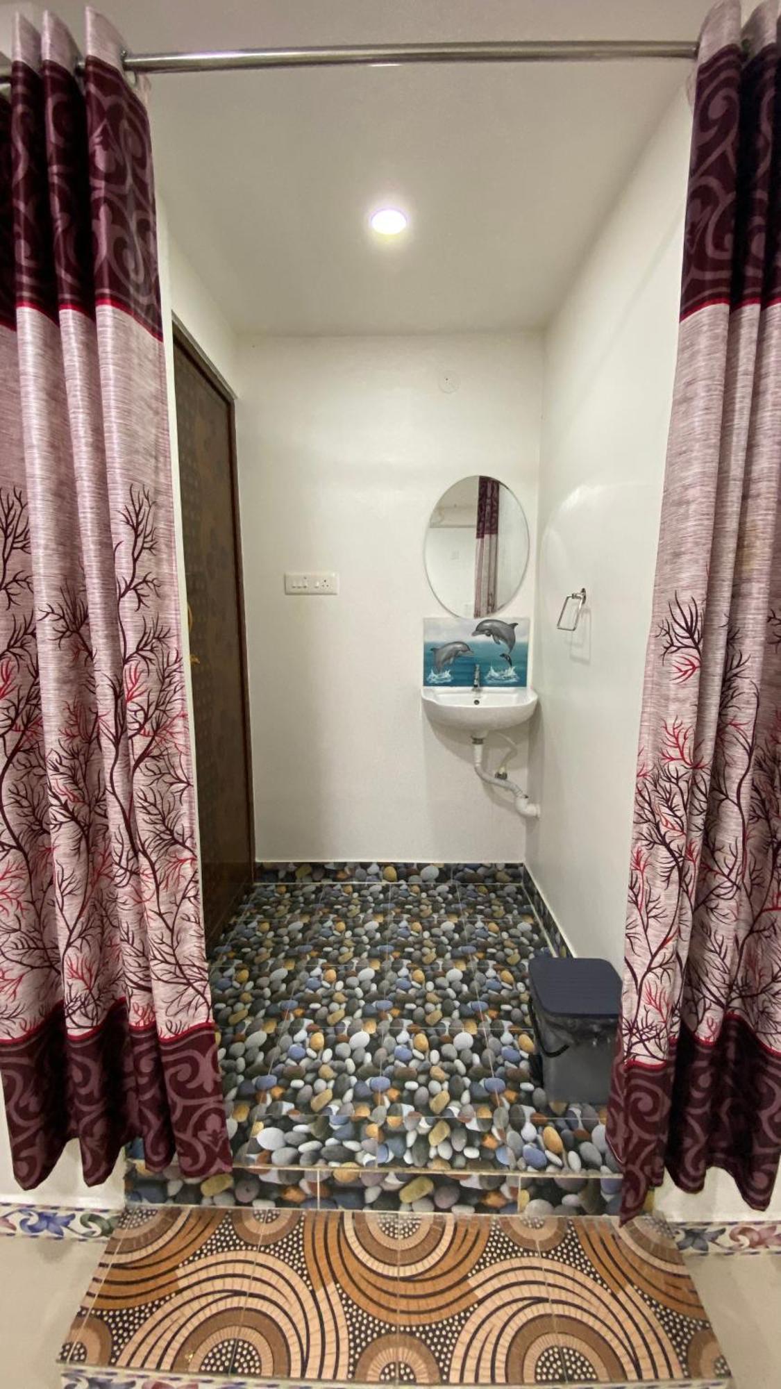 Kavieya Residency Hotel Pūrnānkuppam Bagian luar foto