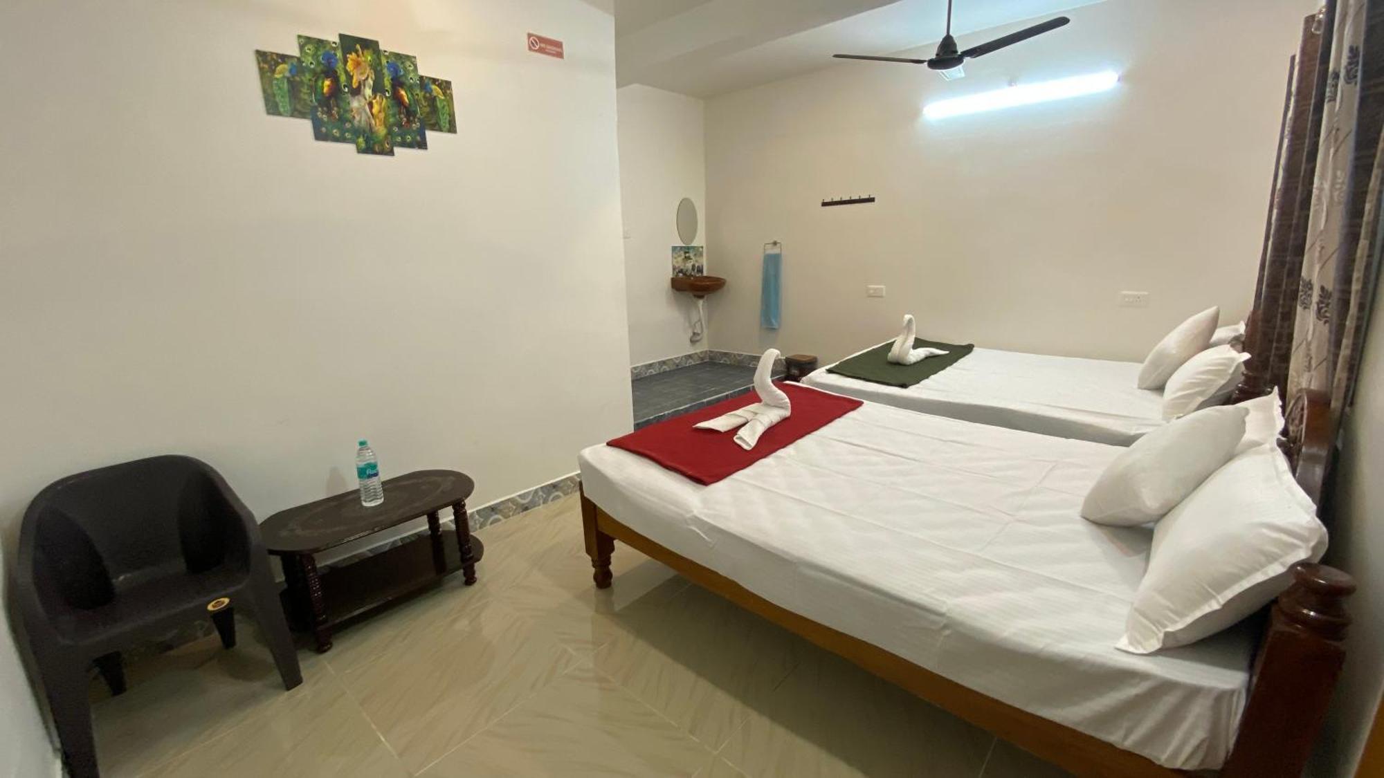 Kavieya Residency Hotel Pūrnānkuppam Bagian luar foto