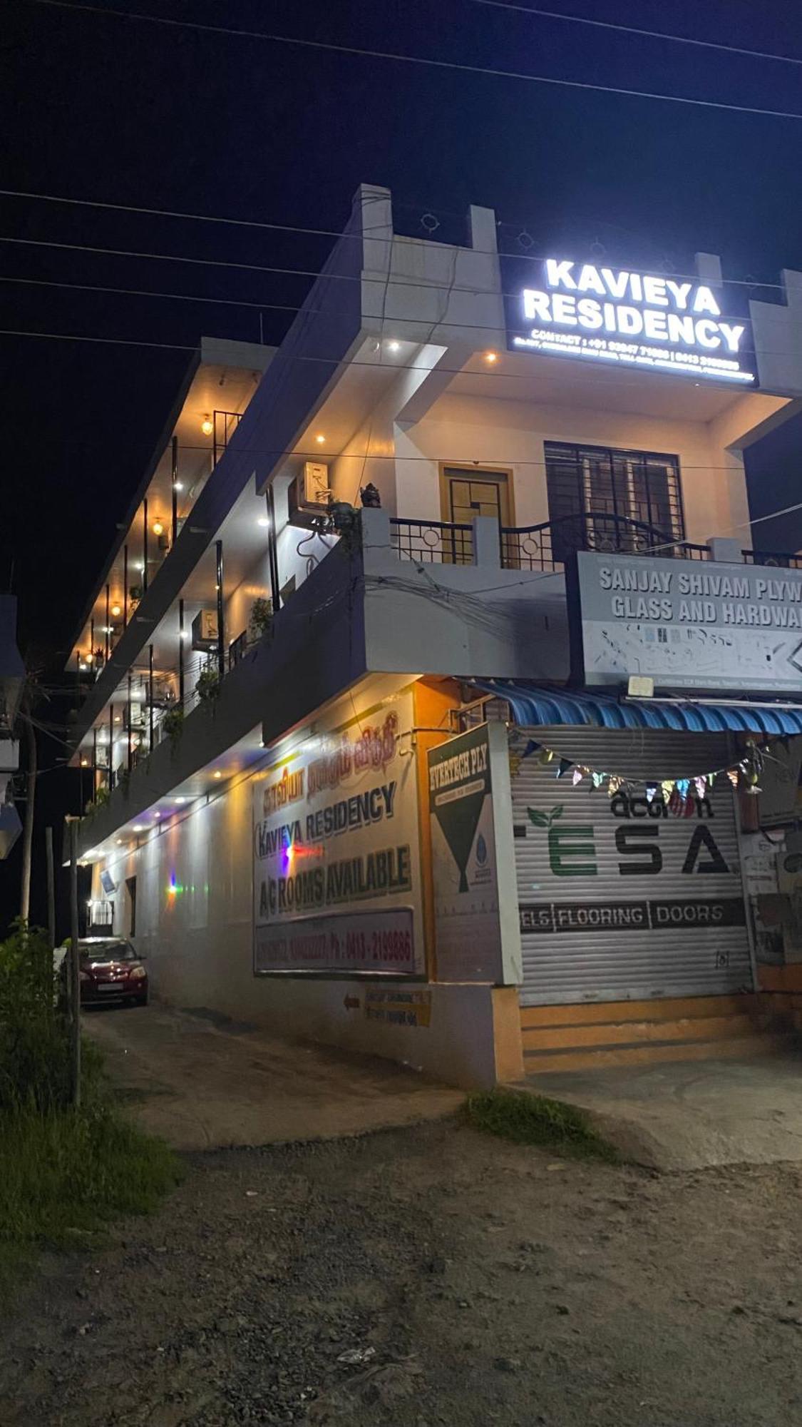 Kavieya Residency Hotel Pūrnānkuppam Bagian luar foto