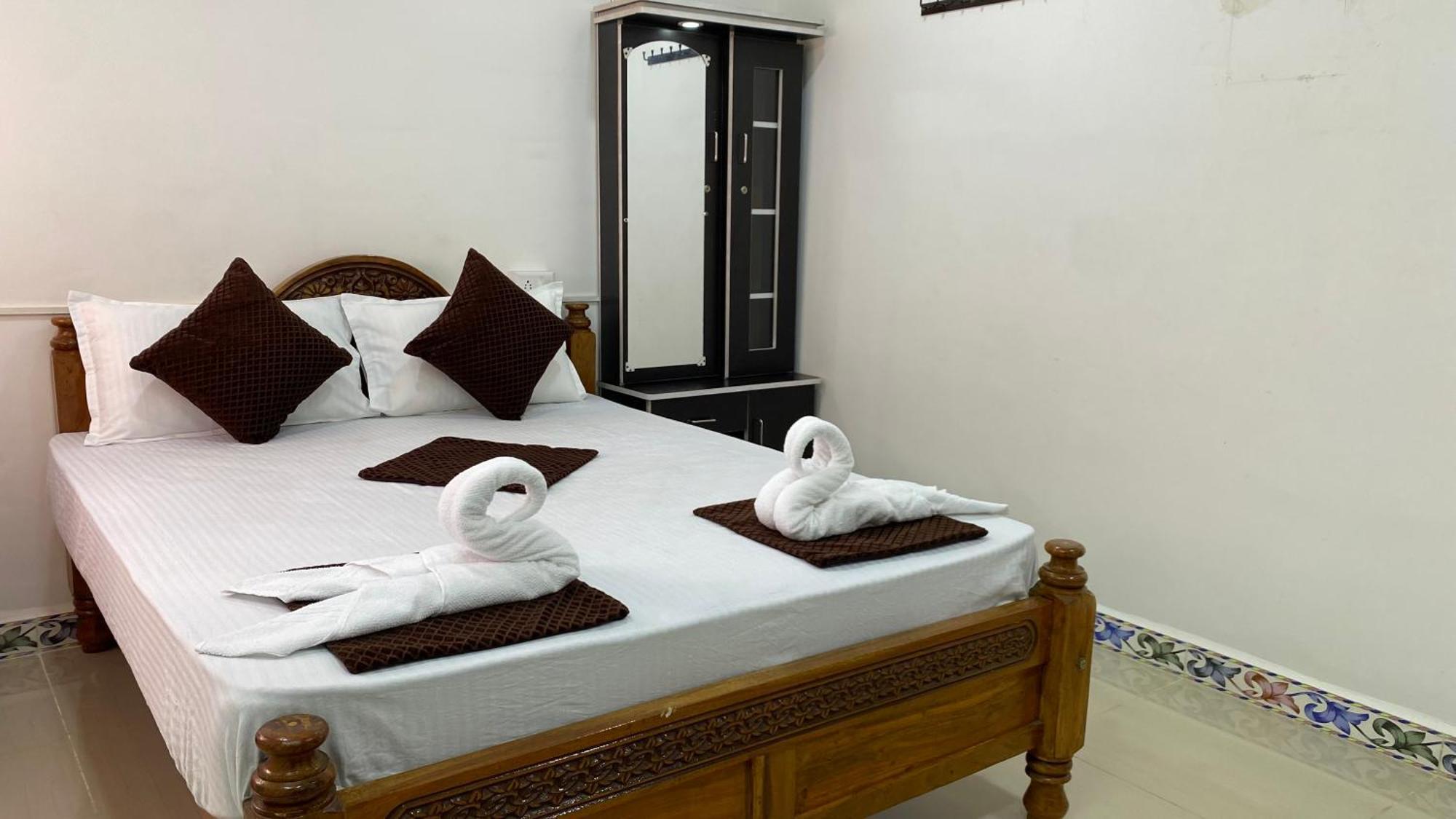 Kavieya Residency Hotel Pūrnānkuppam Bagian luar foto