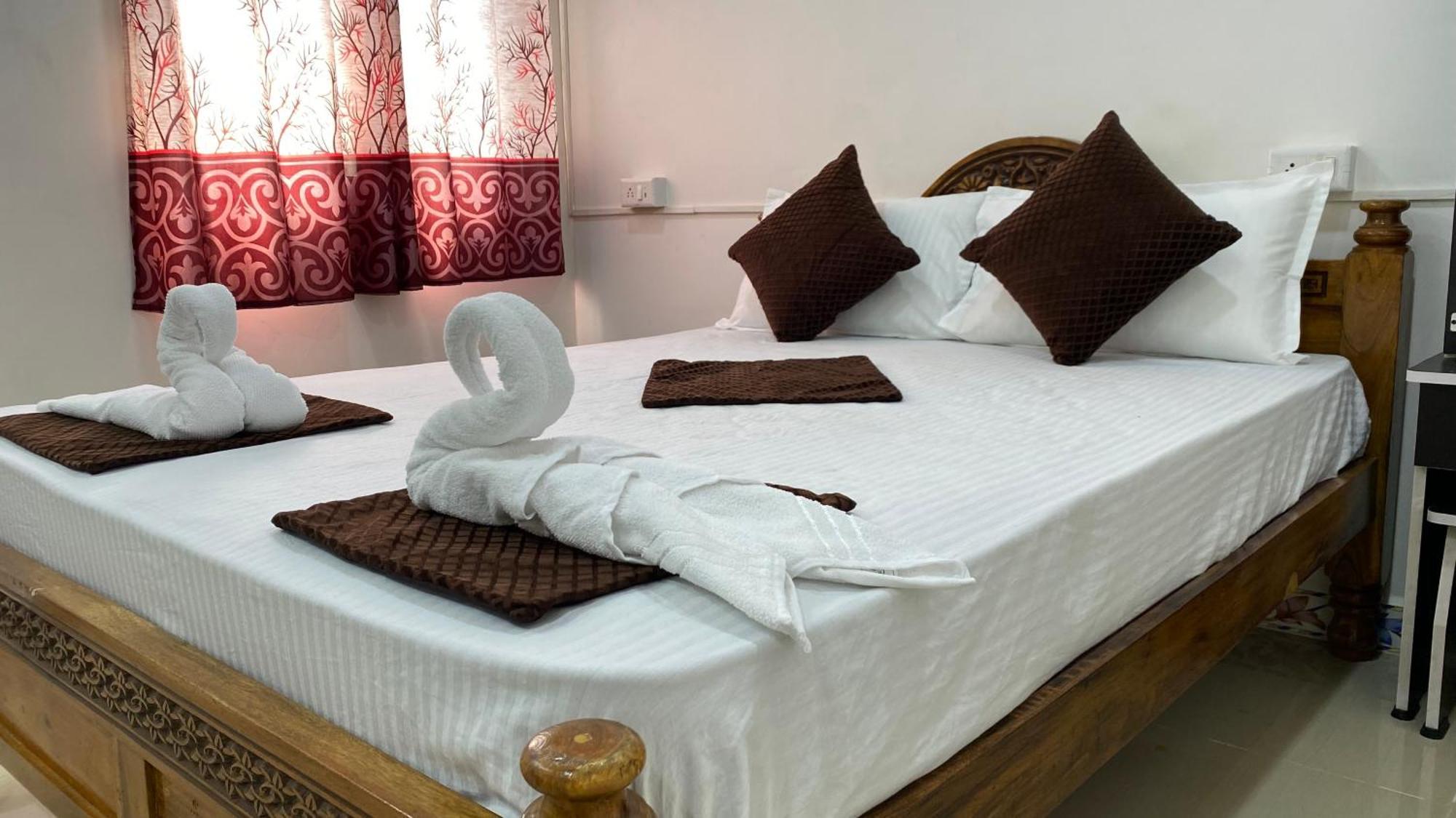 Kavieya Residency Hotel Pūrnānkuppam Bagian luar foto