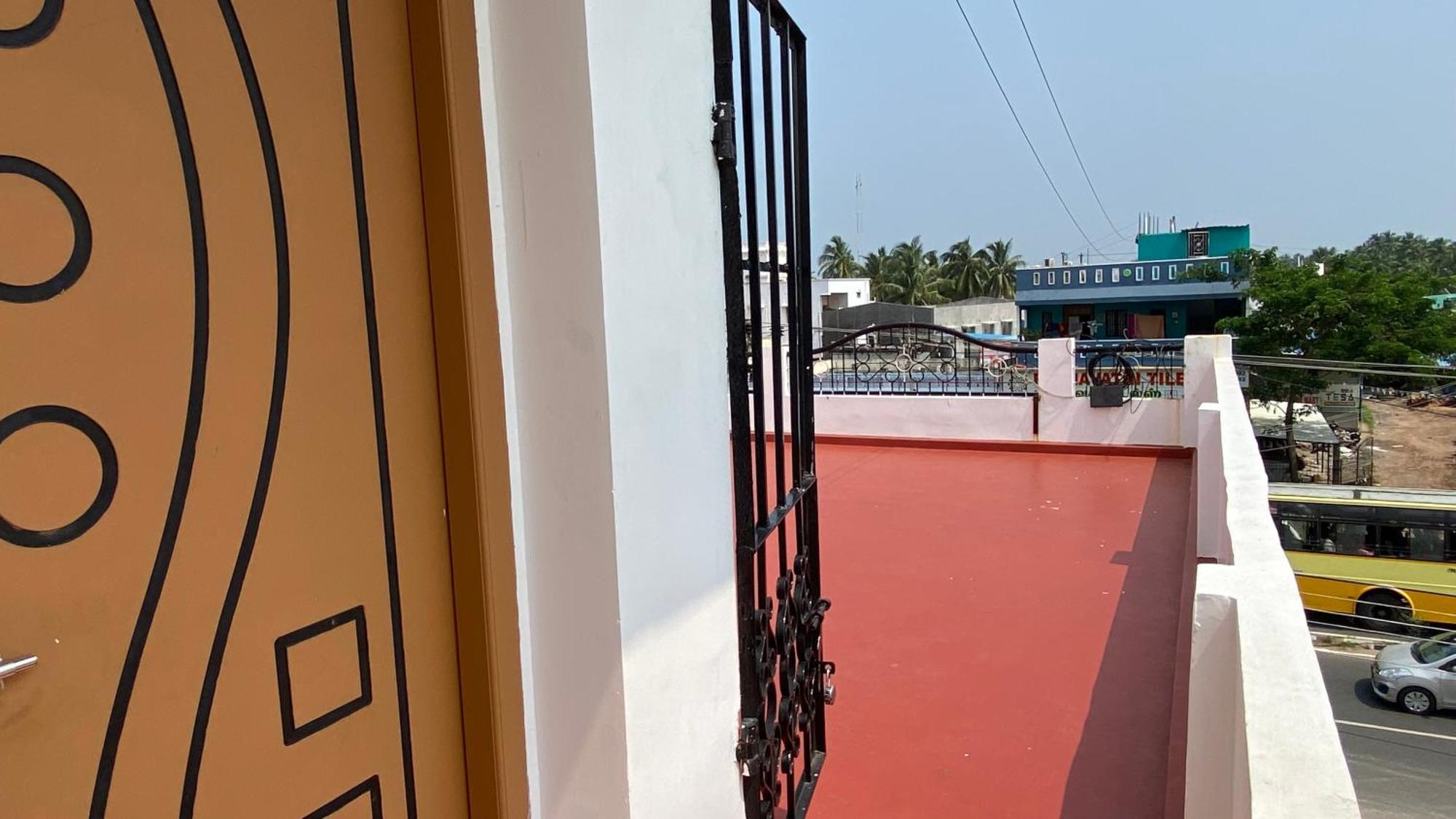 Kavieya Residency Hotel Pūrnānkuppam Bagian luar foto