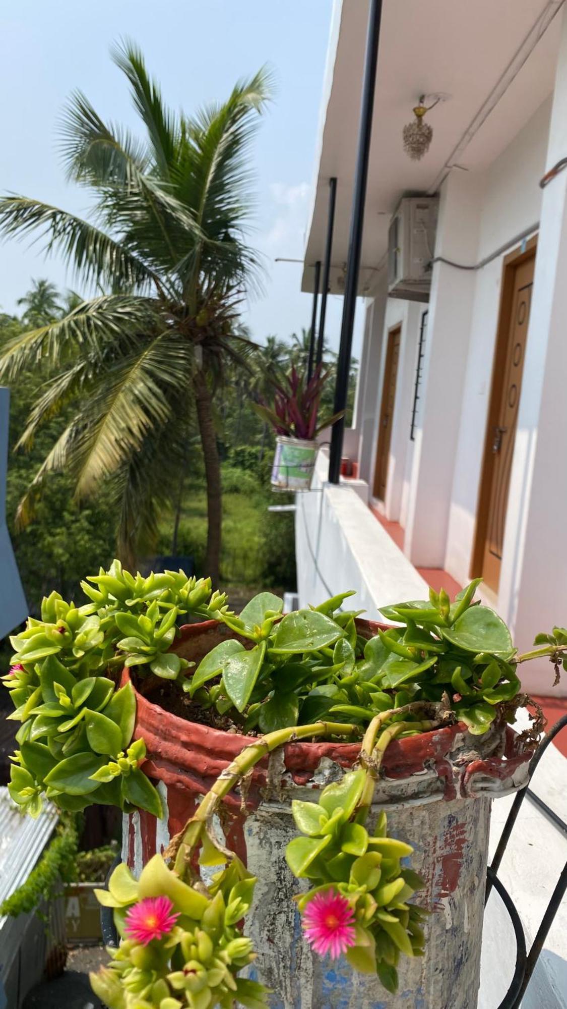 Kavieya Residency Hotel Pūrnānkuppam Bagian luar foto